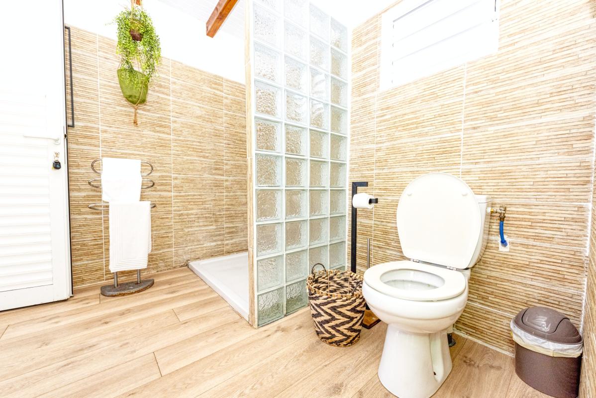 9.Location villa piscine Marie Galante Guadeloupe_Salle de douche
